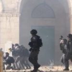 Honderden gewonden als Israëlische politie Palestijnen uit Al-Aqsa Moskee dwingt